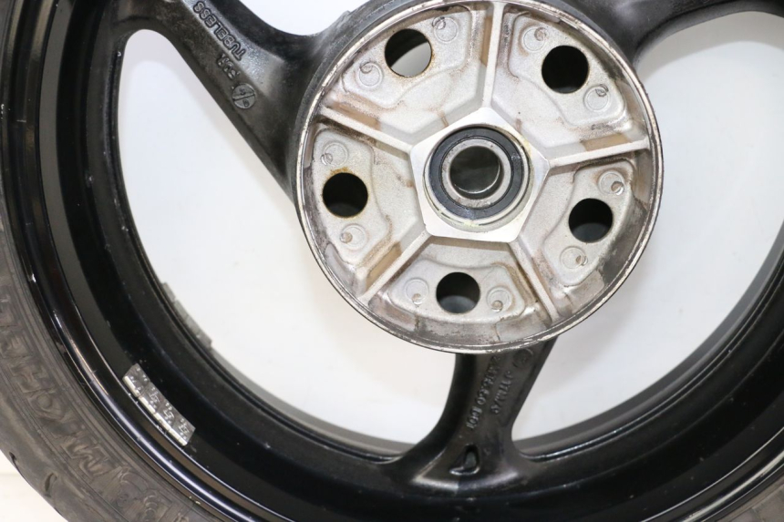 photo de HINTERRADFELGE UND REIFEN SUZUKI GSR 750 (2011 - 2017)
