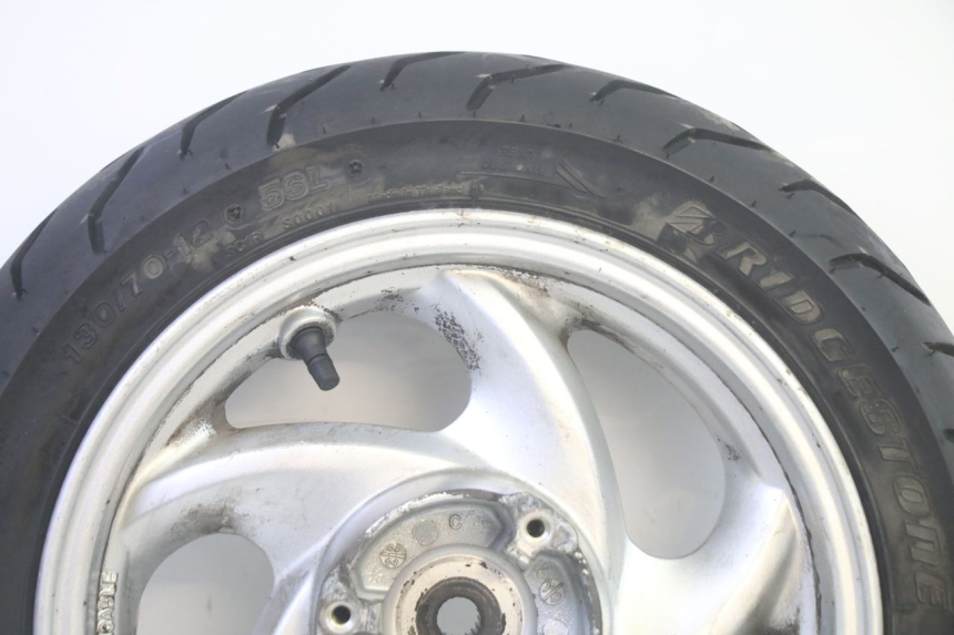 photo de HINTERRADFELGE UND REIFEN SYM GTS EVO 125 (2009 - 2013) - Detailansicht des Bauteils