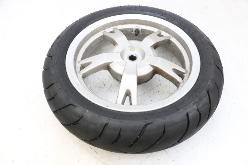 photo de HINTERRADFELGE UND REIFEN PEUGEOT KISBEE 4T 50 (2018 - 2022) - Oberflächenzustand und Material