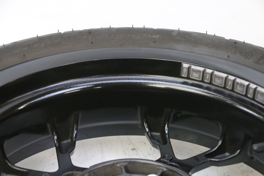 photo de HINTERRADFELGE UND REIFEN PIAGGIO MP3 HPE 310 (2024 - 2025)