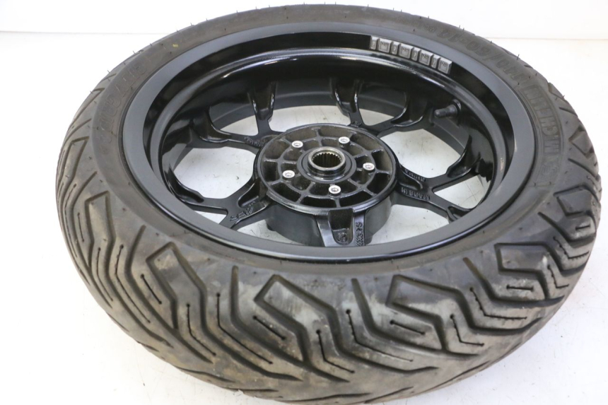photo de HINTERRADFELGE UND REIFEN PIAGGIO MP3 HPE 310 (2024 - 2025)