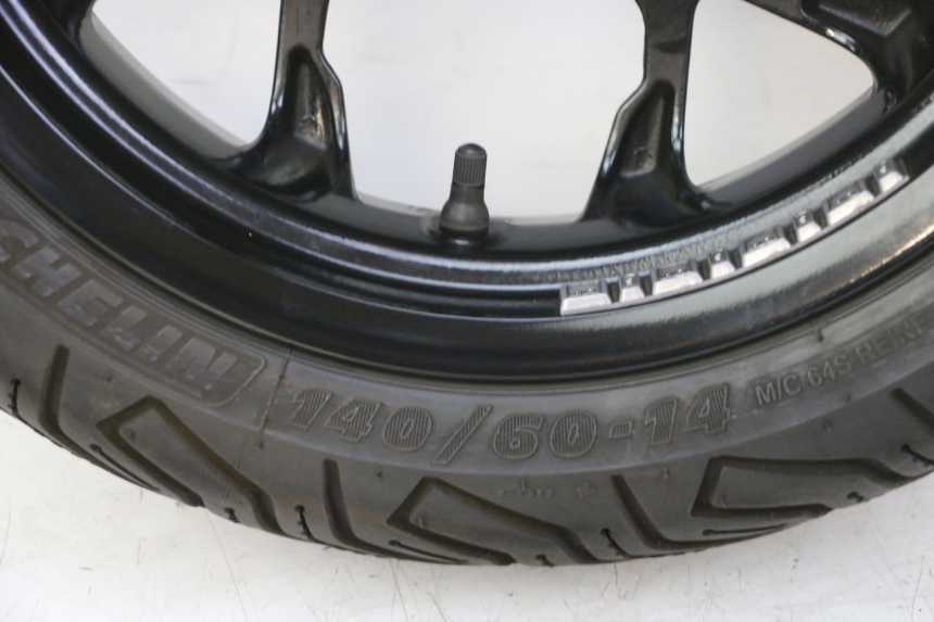 photo de HINTERRADFELGE UND REIFEN PIAGGIO MP3 HPE 310 (2024 - 2025)