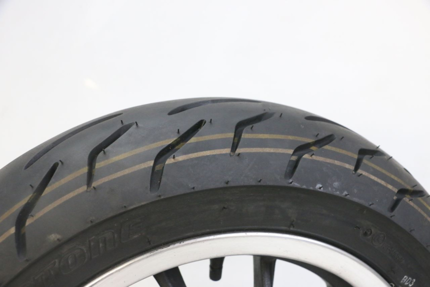 photo de HINTERRADFELGE UND REIFEN KYMCO LIKE 4T 50 (2019 - 2025) - Zoom auf Gebrauchszustand