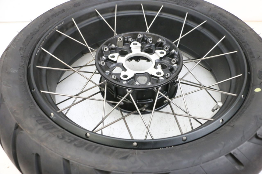 photo de HINTERRADFELGE UND REIFEN BMW R GS 1250 (2021 - 2024) - Alternative Perspektive