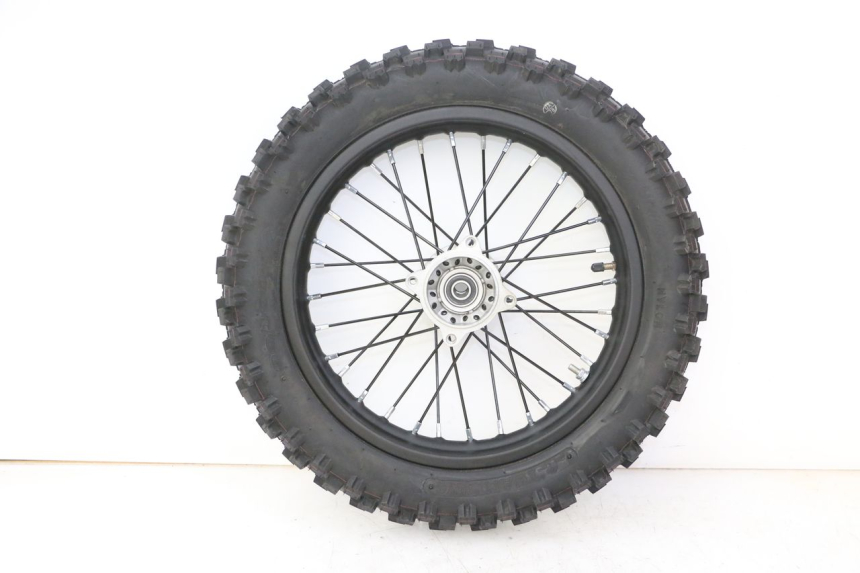 photo de HINTERRADFELGE UND REIFEN APOLLO RFZ 125
