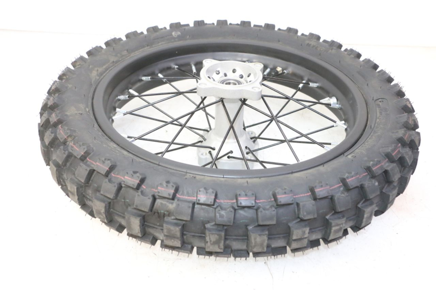 photo de HINTERRADFELGE UND REIFEN APOLLO RFZ 125