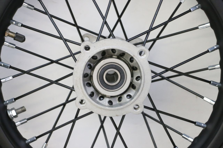 photo de HINTERRADFELGE UND REIFEN APOLLO RFZ 125