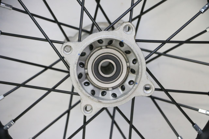 photo de HINTERRADFELGE UND REIFEN APOLLO RFZ 125