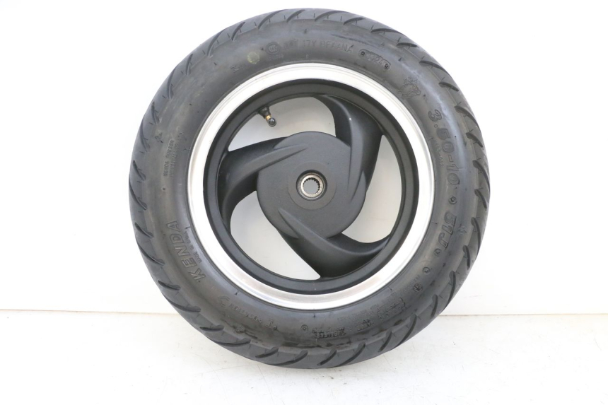 photo de HINTERRADFELGE UND REIFEN JM MOTORS SANTANA EVO 50 (2024 - 2026) - Hauptansicht