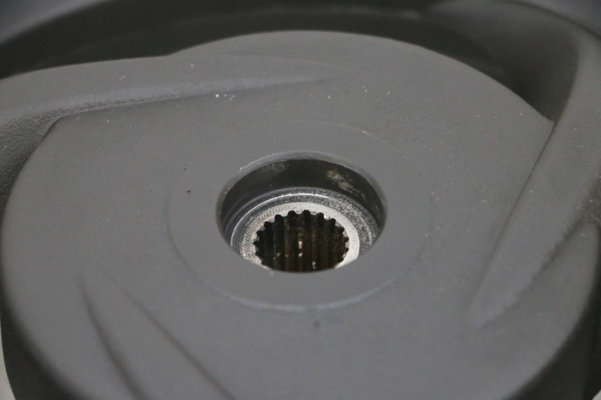 photo de HINTERRADFELGE UND REIFEN JM MOTORS SANTANA EVO 50 (2024 - 2026) - Charakteristische Merkmale