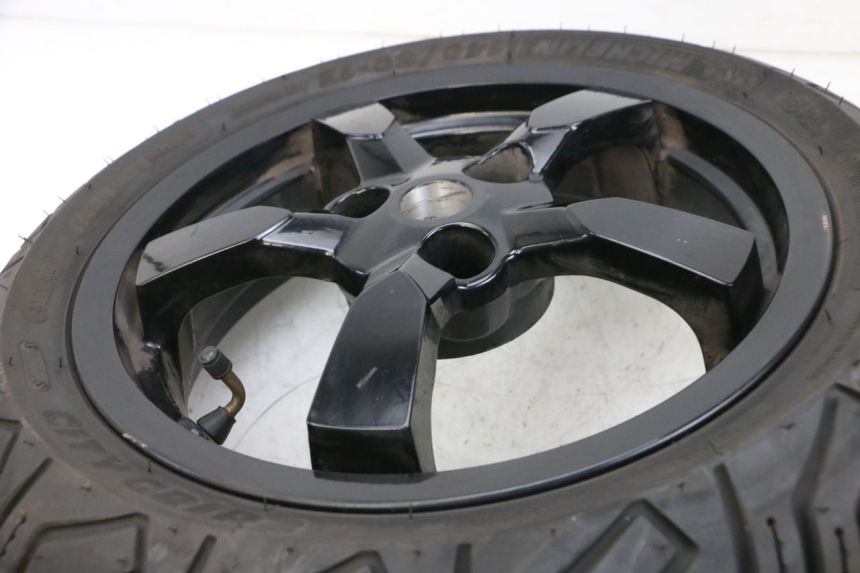 photo de HINTERRADFELGE UND REIFEN PEUGEOT SATELIS 125 (2013 - 2018) - Detailansicht des Bauteils