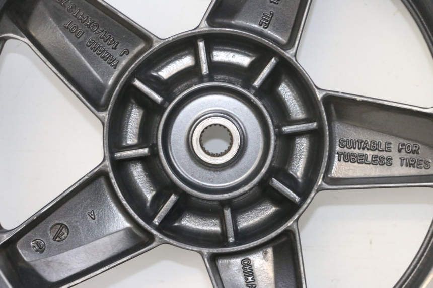 photo de HINTERRADFELGE UND REIFEN YAMAHA XMAX X-MAX 125 (2006 - 2009) - Charakteristische Merkmale