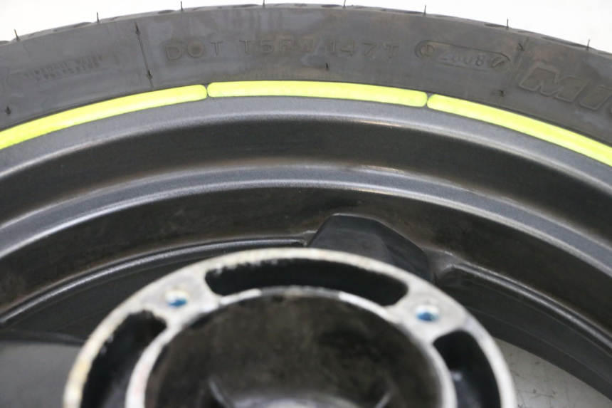 photo de HINTERRADFELGE UND REIFEN YAMAHA XMAX X-MAX 125 (2006 - 2009) - Details der Befestigungspunkte