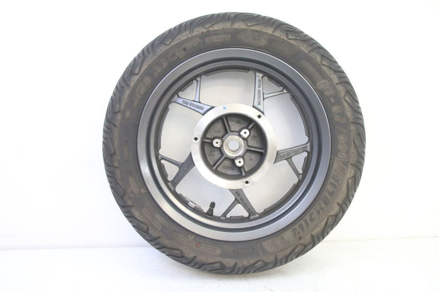 photo de HINTERRADFELGE UND REIFEN YAMAHA XMAX X-MAX 125 (2021 - 2025)