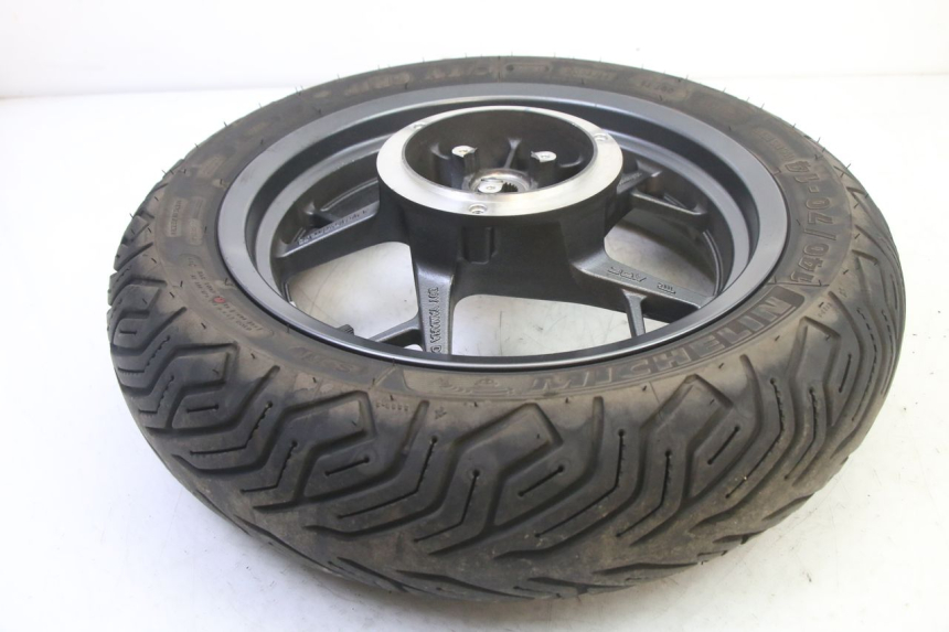 photo de HINTERRADFELGE UND REIFEN YAMAHA XMAX X-MAX 125 (2021 - 2025)