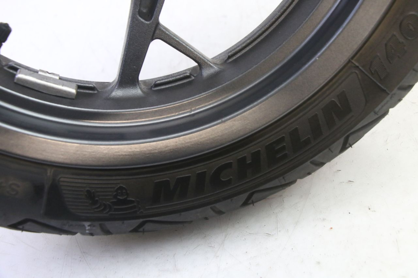photo de HINTERRADFELGE UND REIFEN YAMAHA XMAX X-MAX 125 (2021 - 2025)