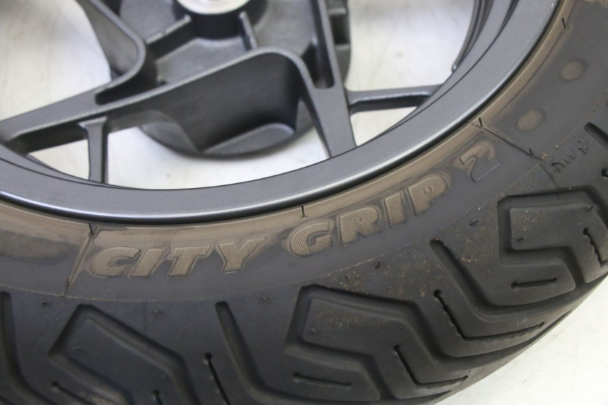 photo de HINTERRADFELGE UND REIFEN YAMAHA XMAX X-MAX 125 (2021 - 2025)
