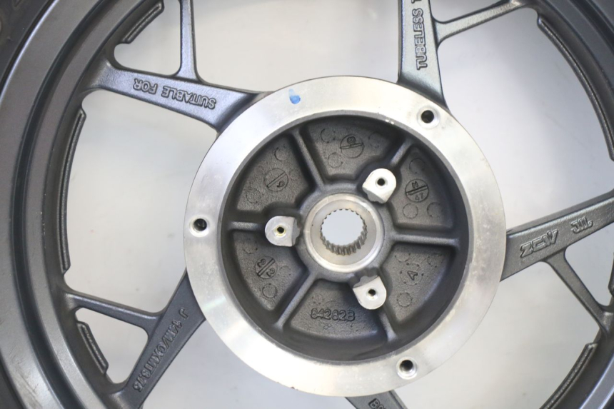 photo de HINTERRADFELGE UND REIFEN YAMAHA XMAX X-MAX 125 (2021 - 2025)