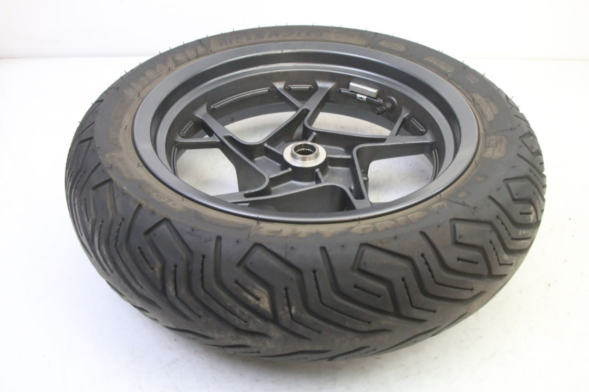 photo de HINTERRADFELGE UND REIFEN YAMAHA XMAX X-MAX 125 (2021 - 2025)