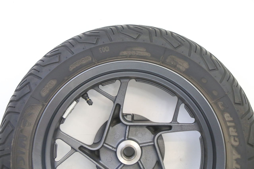 photo de HINTERRADFELGE UND REIFEN YAMAHA XMAX X-MAX 125 (2021 - 2025)