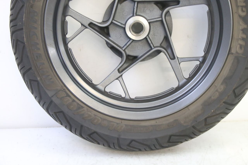 photo de HINTERRADFELGE UND REIFEN YAMAHA XMAX X-MAX 125 (2021 - 2025)