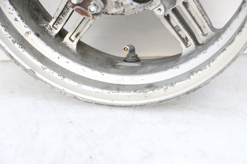 photo de HINTERRADFELGE SUZUKI BURGMAN EXECUTIVE ABS 650 (2006 - 2012) - Details der Befestigungspunkte