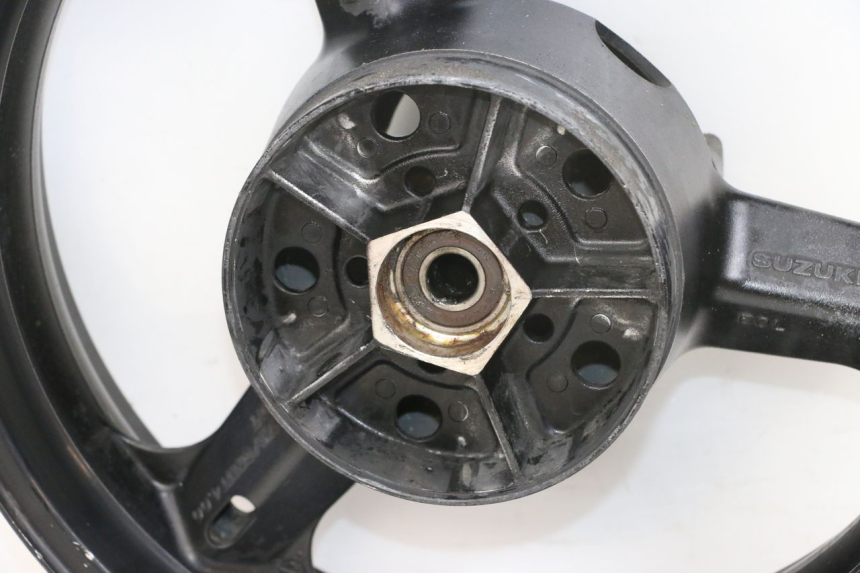 photo de HINTERRADFELGE SUZUKI DL V STROM 1000 (2002 - 2007) - Details der Befestigungspunkte