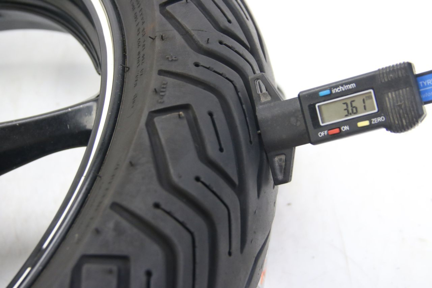 photo de HINTERRAD SUZUKI SIXTEEN 125 (2008 - 2010)