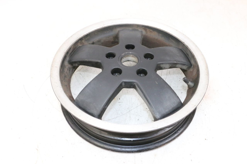 photo de HINTEN FELGE PIAGGIO VESPA GTS SUPER IE 125 (2009 - 2016) - Fokus auf die Struktur