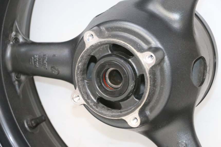 photo de HINTERRADFELGE KAWASAKI ZR 7 750 (1999 - 2001) - Fokus auf die Struktur