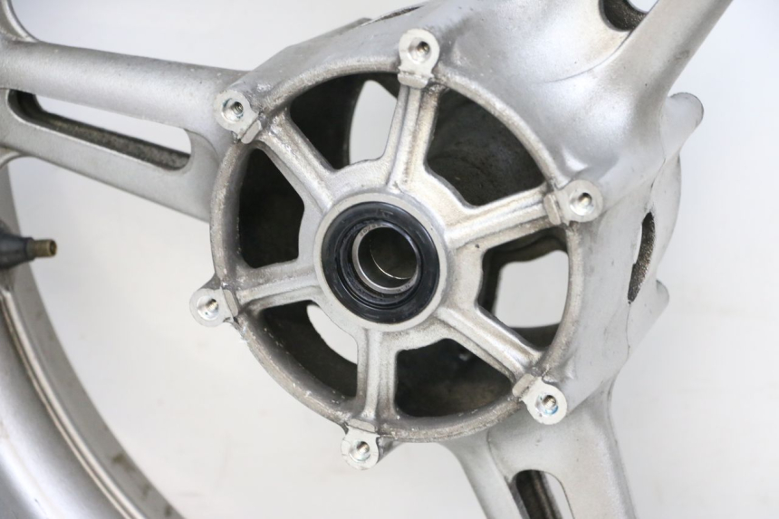 photo de VORDERRAD YAMAHA FJR ABS 1300 (2006 - 2012) - Fokus auf die Struktur