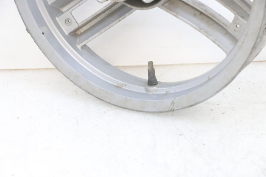 photo de VORDERRADFELGE PEUGEOT LUDIX 50 (2008 - 2017) - Hochauflösende Nahaufnahme