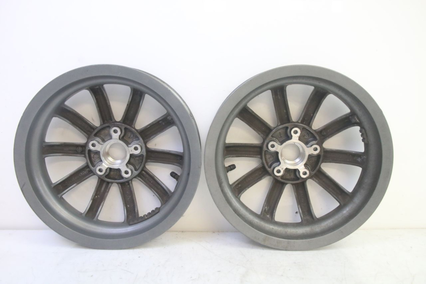 photo de VORDERRADFELGE PIAGGIO MP3 LT 400 (2007 - 2012) - Zoom auf Komponenten