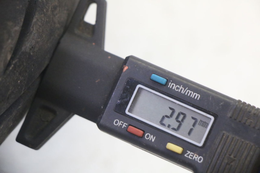 photo de VORDERRADFELGE UND REIFEN KYMCO AGILITY 4T 50 (2018 - 2022) - Hochauflösende Nahaufnahme