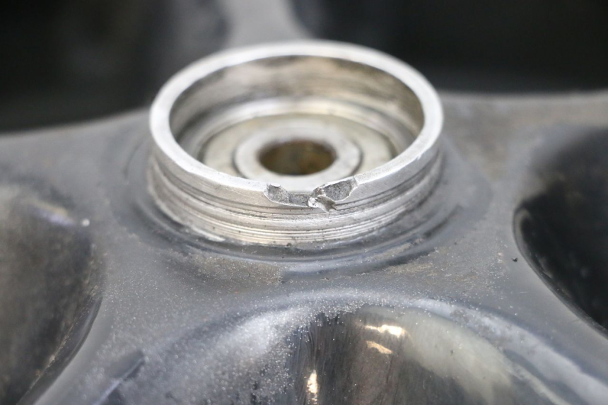 photo de VORDERRADFELGE UND REIFEN MBK BOOSTER SPIRIT 50 (2004 - 2017) - Details der Befestigungspunkte