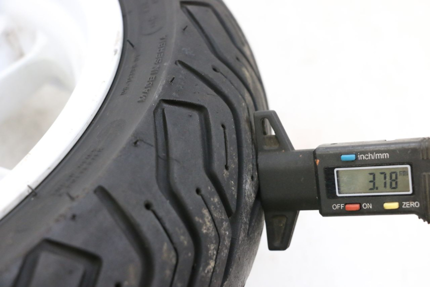 photo de VORDERRADFELGE UND REIFEN MBK BOOSTER SPIRIT NAKED 50 (2004 - 2017) - Detailansicht des Bauteils