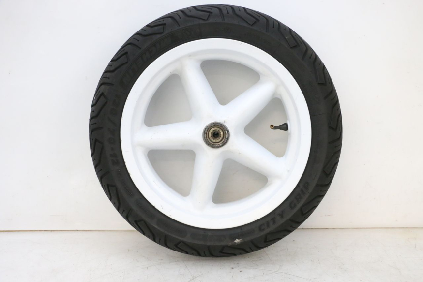 photo de VORDERRADFELGE UND REIFEN MBK BOOSTER SPIRIT NAKED 50 (2004 - 2017) - Hochauflösende Nahaufnahme