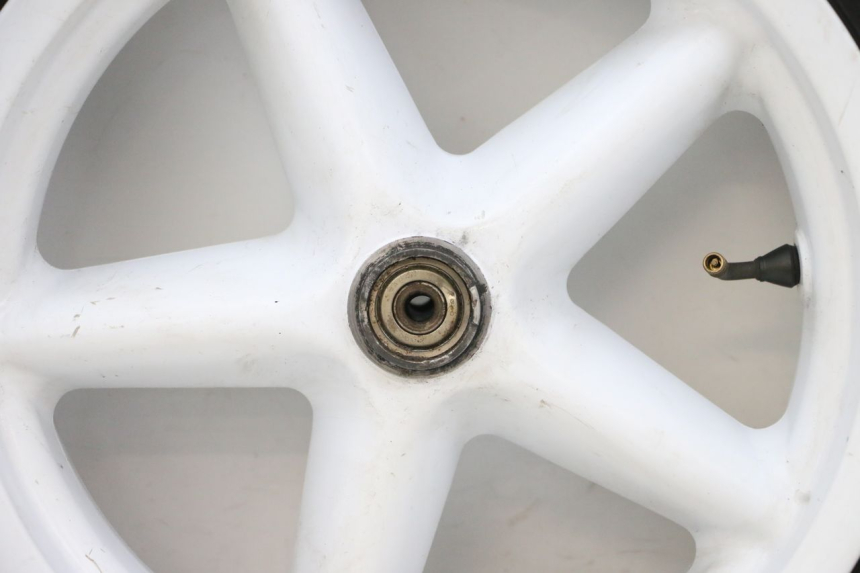 photo de VORDERRADFELGE UND REIFEN MBK BOOSTER SPIRIT NAKED 50 (2004 - 2017) - Fokus auf die Struktur