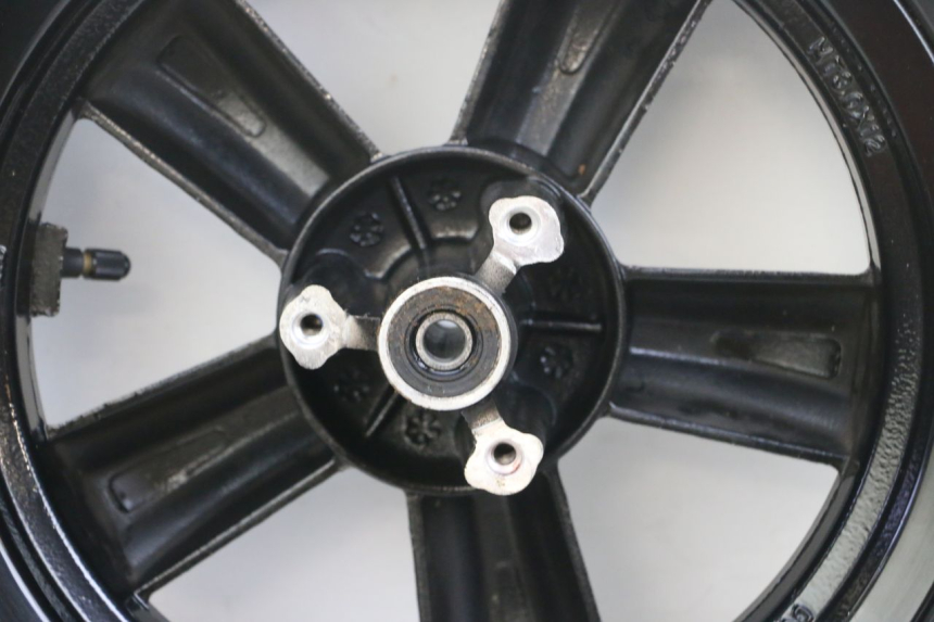 photo de VORDERRADFELGE UND REIFEN SYM CROX 4T 50 (2016 - 2023) - Zoom auf Komponenten