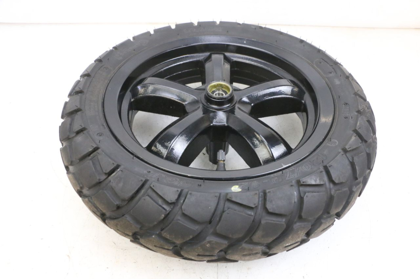 photo de VORDERRADFELGE UND REIFEN SYM CROX 4T 50 (2016 - 2023) - Technische Nahaufnahme