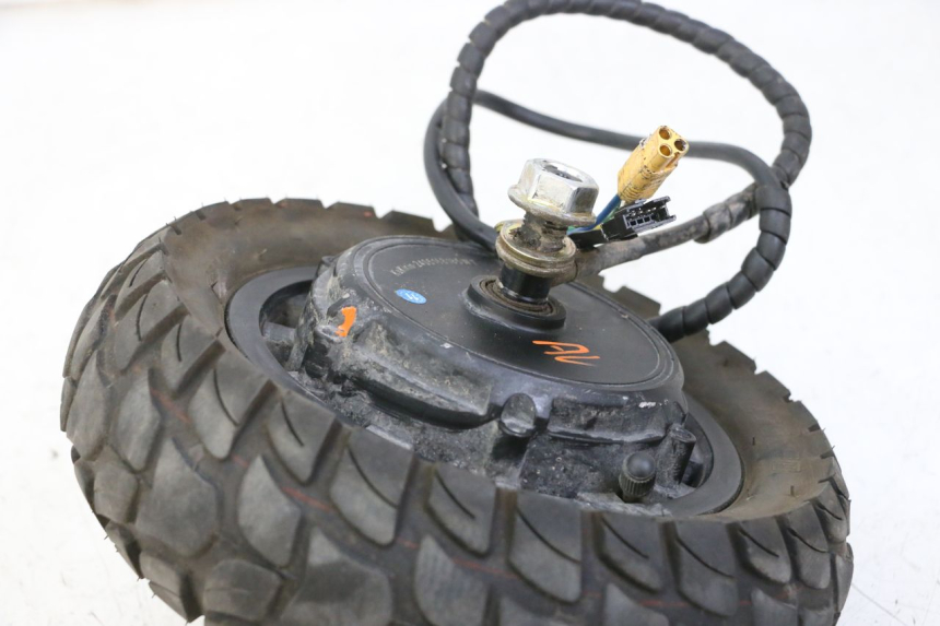 photo de VORDERRADFELGE UND REIFEN KUKIRIN G2 MASTER 1
