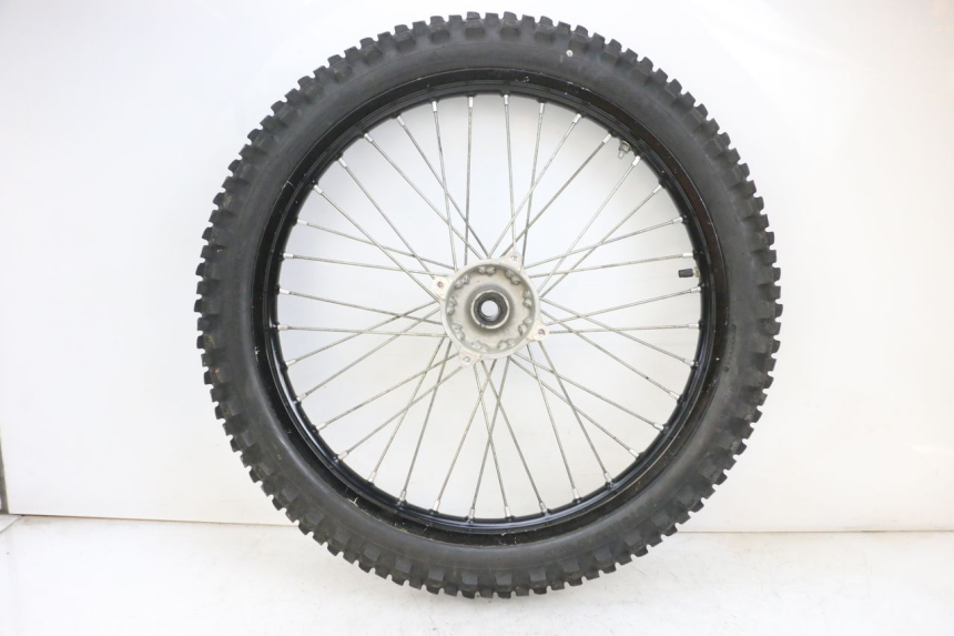 photo de VORDERRADFELGE UND REIFEN KAWASAKI KXF KX-F 250 (2017 - 2019) - Fokus auf die Struktur