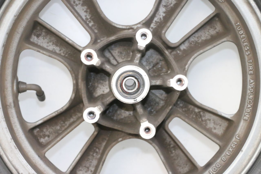 photo de VORDERRADFELGE UND REIFEN KYMCO LIKE 125 (2009 - 2016) - Hochauflösende Nahaufnahme