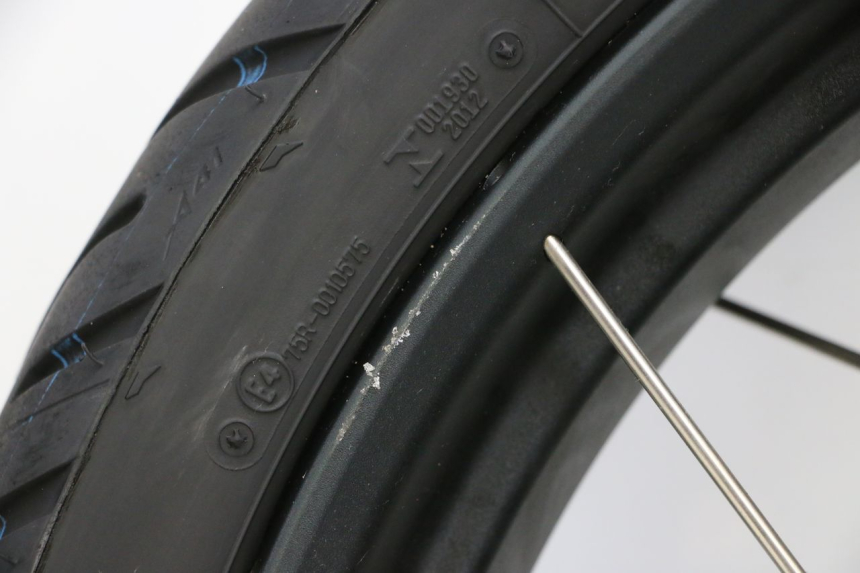 photo de VORDERRADFELGE UND REIFEN BMW R GS 1250 (2021 - 2024) - Hochauflösende Nahaufnahme