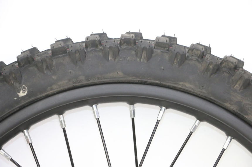 photo de VORDERRADFELGE UND REIFEN APOLLO RFZ 125