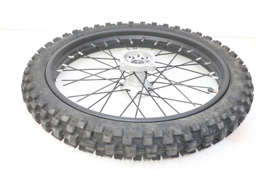 photo de VORDERRADFELGE UND REIFEN APOLLO RFZ 125