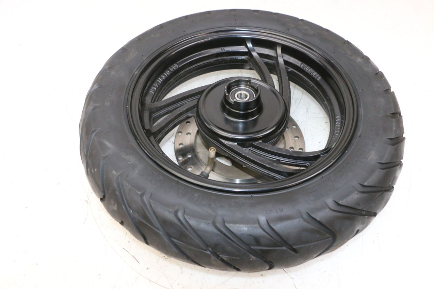 photo de VORDERRADFELGE UND REIFEN JM MOTORS SANTANA 50 (2014 - 2023) - Technische Nahaufnahme