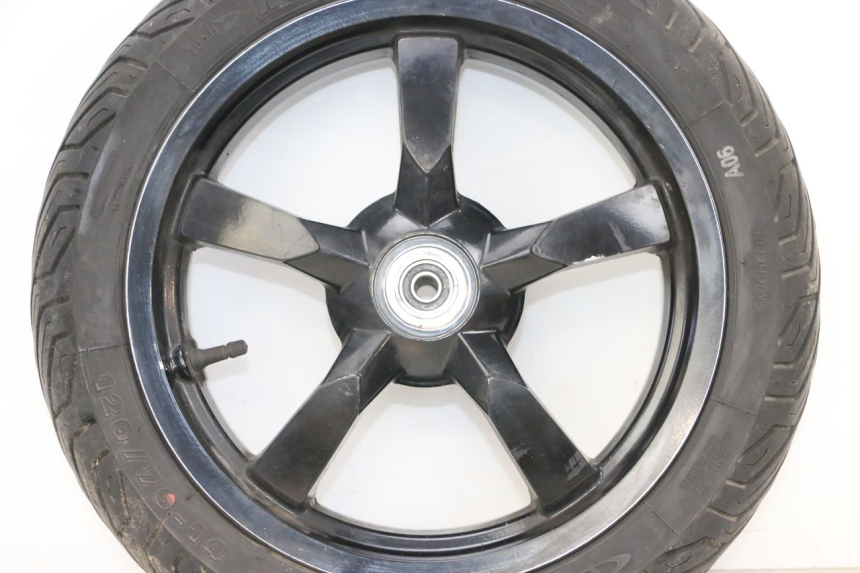 photo de VORDERRADFELGE UND REIFEN PEUGEOT SATELIS 125 (2013 - 2018) - Zoom auf Komponenten