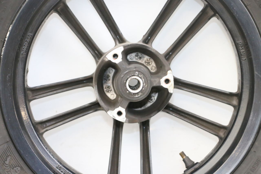 photo de VORDERRADFELGE UND REIFEN PEUGEOT SPEEDFIGHT 4 4T EFI 50 (2021 - 2025) - Alternativer Blickwinkel