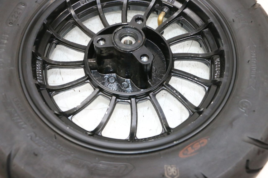 photo de VORDERRADFELGE UND REIFEN NECO TEMPO 4T 50 (2022 - 2026) - Zoom auf Gebrauchszustand